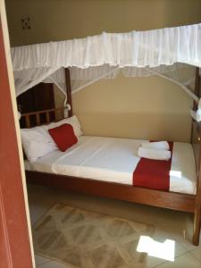 En eller flere senge i et værelse på sunset suswa apartment + 10 billeder