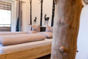 A bed or beds in a room at Appartments zum Beck