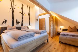 A bed or beds in a room at Appartments zum Beck