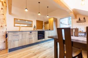 A kitchen or kitchenette at Appartments zum Beck