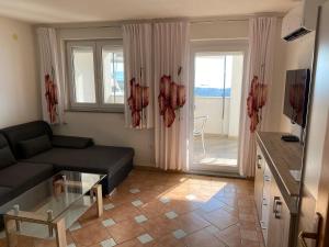 TV a/nebo společenská místnost v ubytování Apartments Michael & Petra , Omisalj, Insel Krk, Kroatien