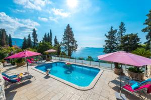 Bazén v ubytovaní Boutique B&B Villa Carmen alebo v jeho blízkosti