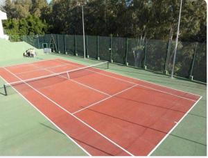 Tenis lub squash w obiekcie Soltastic lub w pobliżu