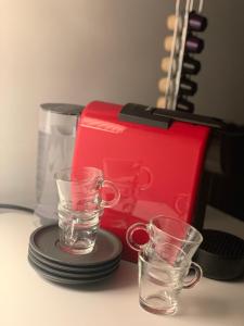 Coffee and tea making facilities at L’ARTSHOP