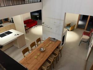 a living room with a wooden table and chairs at Urban Mountain Splitlevel with Lake View in Maurach