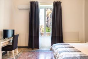 A bed or beds in a room at Casa Rorro' nei pressi di Via Roma by Wonderful Italy