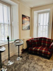 a living room with a couch and a table at Norlande in Lerwick