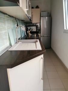Kuchyňa alebo kuchynka v ubytovaní Apartment Mira - Sea view