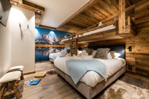 Postel nebo postele na pokoji v ubytování Alaska Lodge by Alpine Resorts