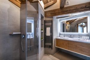 Koupelna v ubytování Alaska Lodge by Alpine Resorts + 37 fotografií