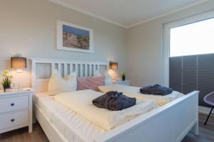 Ein Bett oder Betten in einem Zimmer der Unterkunft Apartmenthaus "Kiki", Wohnung "Traumbude"