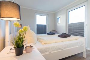 Ein Bett oder Betten in einem Zimmer der Unterkunft Apartmenthaus "Kiki", Wohnung "Traumbude"