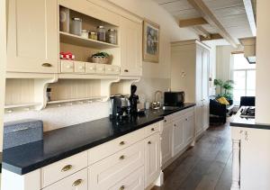 Kuchyňa alebo kuchynka v ubytovaní aan Hooger Wal