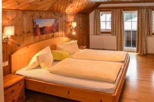 Ein Bett oder Betten in einem Zimmer der Unterkunft Weitgasserhof