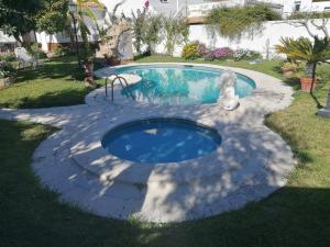 a swimming pool with a statue next to it at Sevilla a tus pies in Mairena del Aljarafe