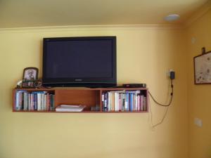 A television and/or entertainment centre at Family Hotel Maritime