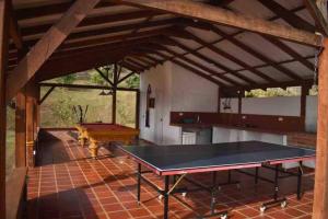 Galda tenisa iespējas naktsmītnē Agradable casa de campo/ finca en el Carmen Valle vai tās tuvumā
