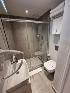 Koupelna v ubytování 10m2 Hotel