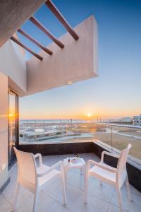 A balcony or terrace at Matarma Beach Residence