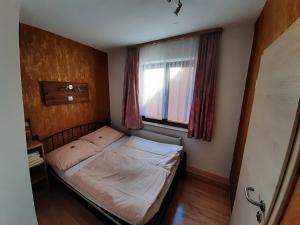Postel nebo postele na pokoji v ubytování Gasthaus zur Linde