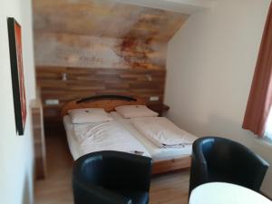 Postel nebo postele na pokoji v ubytování Gasthaus zur Linde