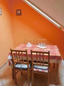 Fotografia z galérie ubytovania Barbara Apartmanház v destinácii Kehidakustány