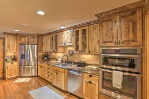 A kitchen or kitchenette at Modern Deadwood Apt with Mountain Views and Grill!