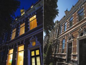 un bâtiment avec une tour d'horloge devant lui dans l'établissement Het Blauwe Uur, à Nimègue