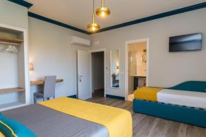 Postel nebo postele na pokoji v ubytování Sorrento Pool&Suites