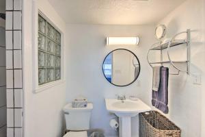 Ένα μπάνιο στο Waterfront Gun Barrel City Cottage with Views! +23 φωτογραφίες