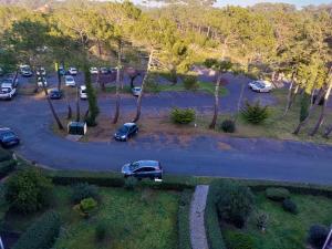 an aerial view of a parking lot with cars parked at studio à l'océan au dessus des pins (plage & commerces à pied) in Seignosse