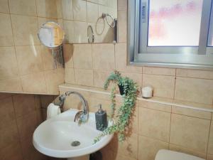 Bilik mandi di יחידת נוף הרים Nof Harim +8 gambar