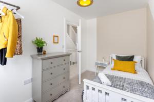Gallery image of Air Host and Stay - Beautiful brand new 3 bedroom house sleeps 7 minutes from LFC - 10 in Liverpool