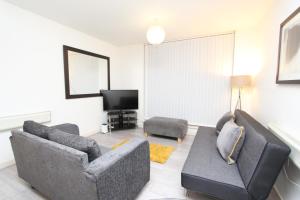 Spacious 1- Bedroom Apartment in E16