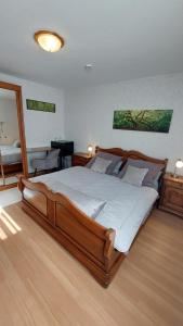 Ein Bett oder Betten in einem Zimmer der Unterkunft Fremdenzimmer Familie Förster