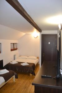 Postel nebo postele na pokoji v ubytování Casa "Cabana Varciorog Arieseni"