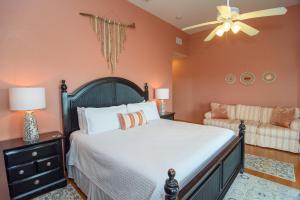 Ein Bett oder Betten in einem Zimmer der Unterkunft The Inn on Pamlico Sound