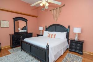 Ein Bett oder Betten in einem Zimmer der Unterkunft The Inn on Pamlico Sound