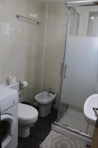 Koupelna v ubytování APARTAMENTO MAYI + 32 fotografií