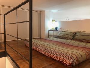A bed or beds in a room at Modern Loft