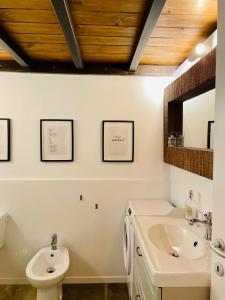 A bathroom at Modern Loft