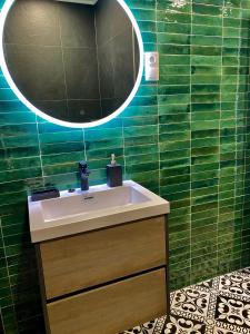 A bathroom at Home Sweet Apartment XL