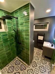 A bathroom at Home Sweet Apartment XL