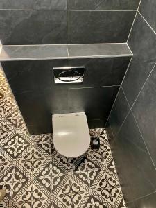 A bathroom at Home Sweet Apartment XL