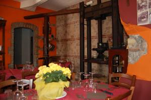 Reštaurácia alebo iné gastronomické zariadenie v ubytovaní Agriturismo Parra