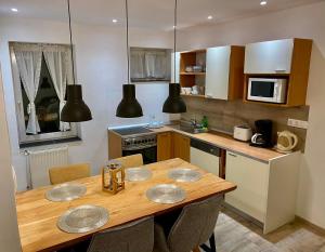 A kitchen or kitchenette at Home Sweet Apartment XL