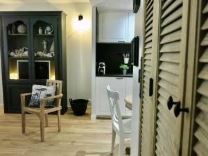 a living room with two chairs and a kitchen at Les Petits Volets 3 appartements au choix in Antibes
