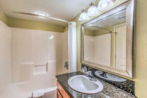 A bathroom at Beachfront Condo in Myrtle Beach with Pool Access