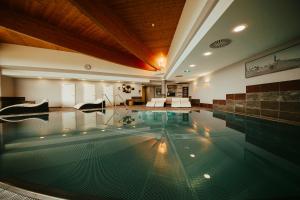 Piscina a Weinrefugium Brolli o a prop