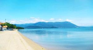 Casa na praia em frente ao mar